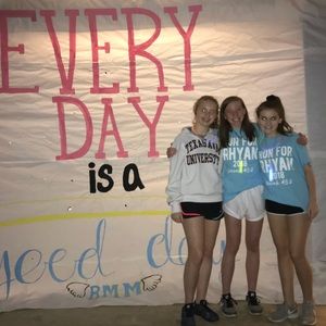 Meet your Posher, Ella